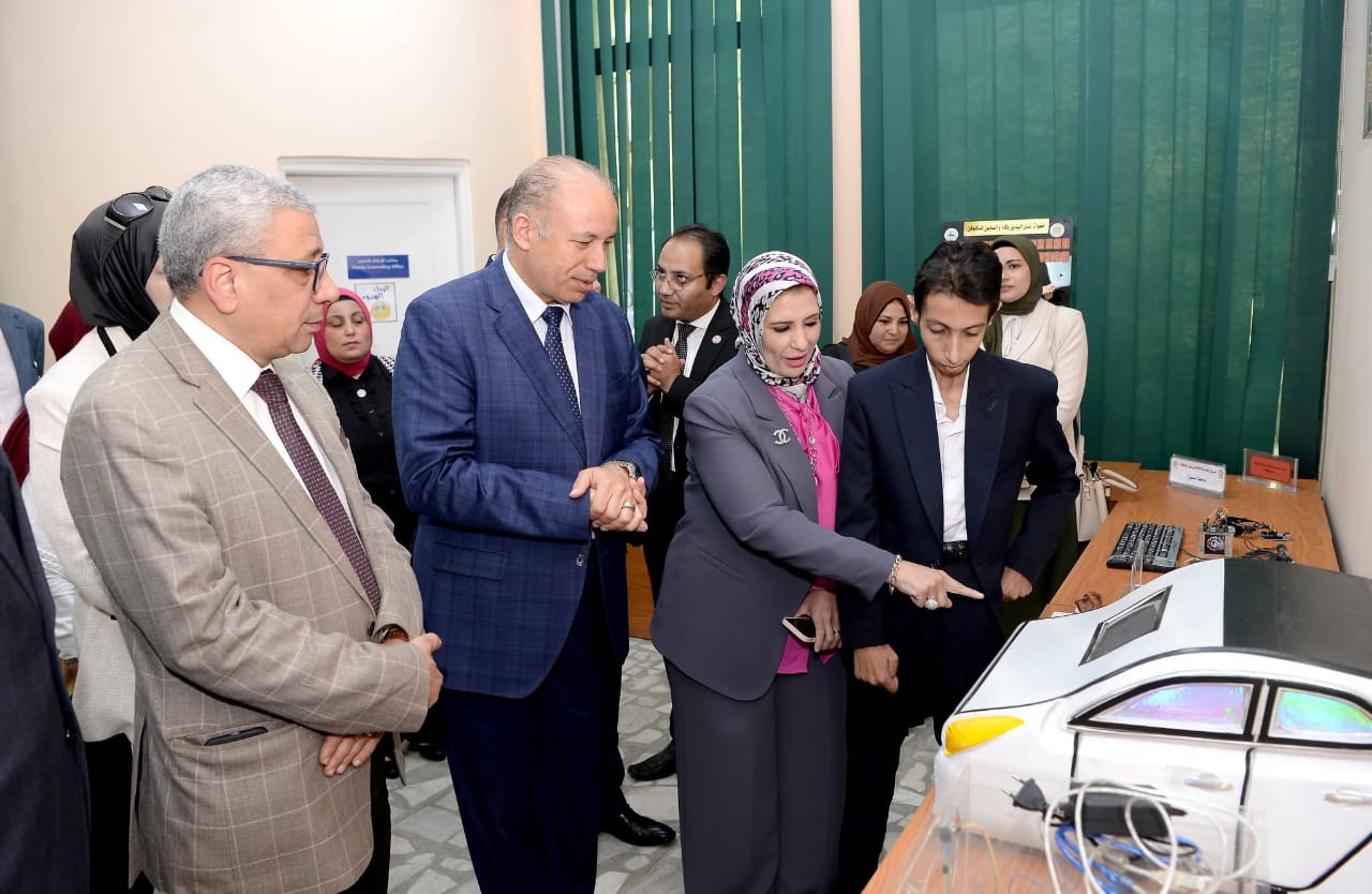 قسم تكنولوجيا التعليم يشارك بفاعلية في مركز خدمات الأشخاص ذوي الإعاقة بجامعة المنصورة، في إطار مبادرة 
